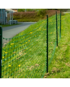 4714634GR-POST.  Green Plastic Mesh Netting with Posts - 50m